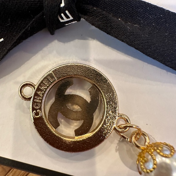- Chanel Zipper Pull Button Gold Metal Faux Pearl Charm - Picture 2 of 5